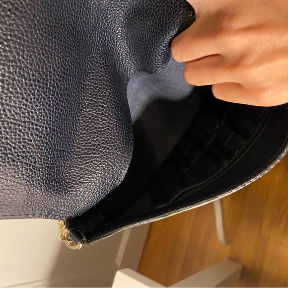 Rare Carolina Herrera Dark Blue Leather Clutch with Gold Chain - Picture 5 of 9